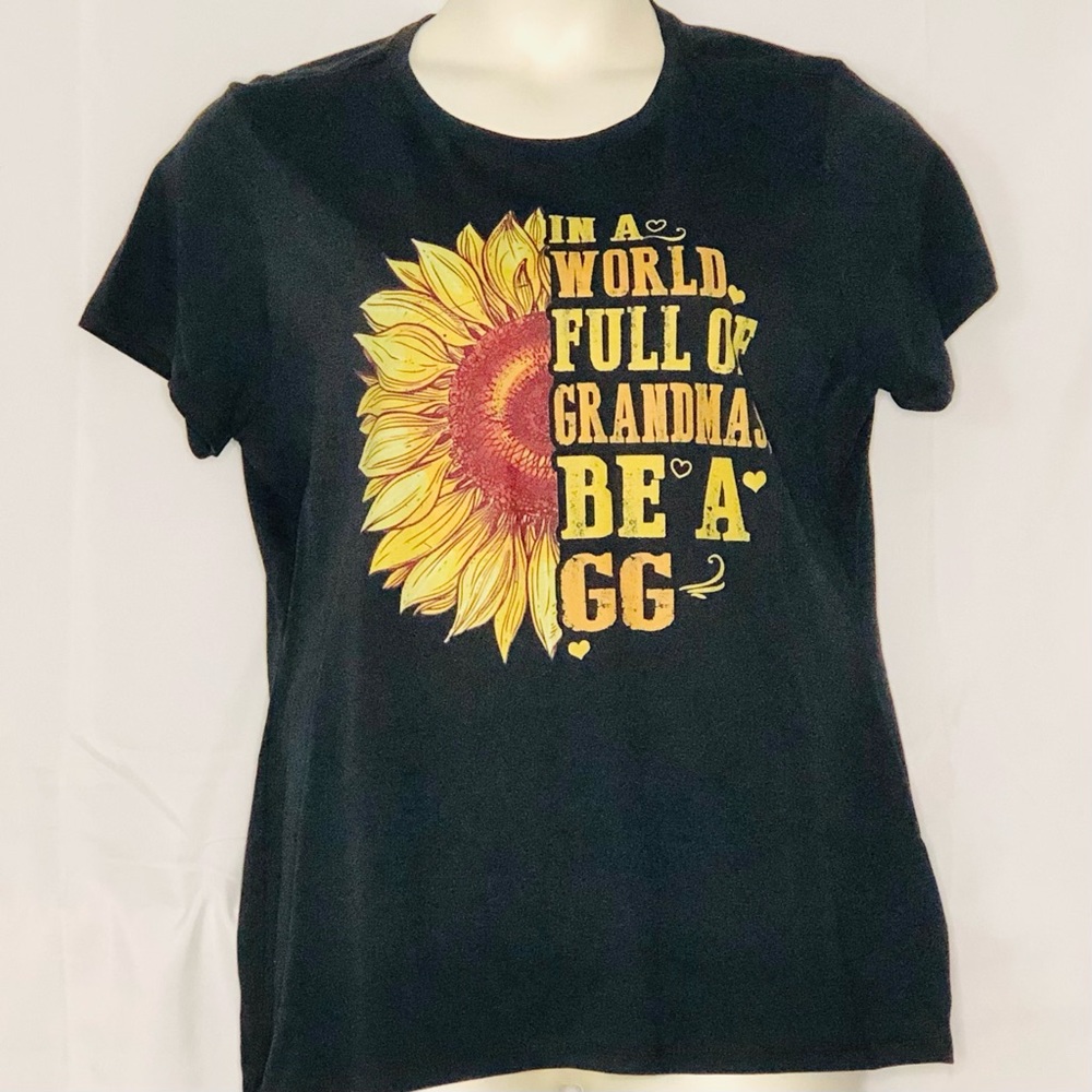 NWOT Mademark Womens shortsleeved black shirt with sunflowers Grandmas GG Sz XL